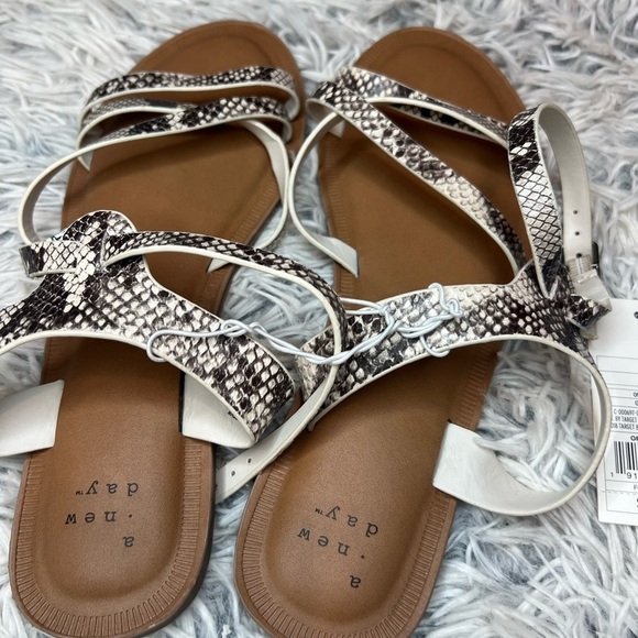 Snakeskin print sandals - Picture 3 of 4